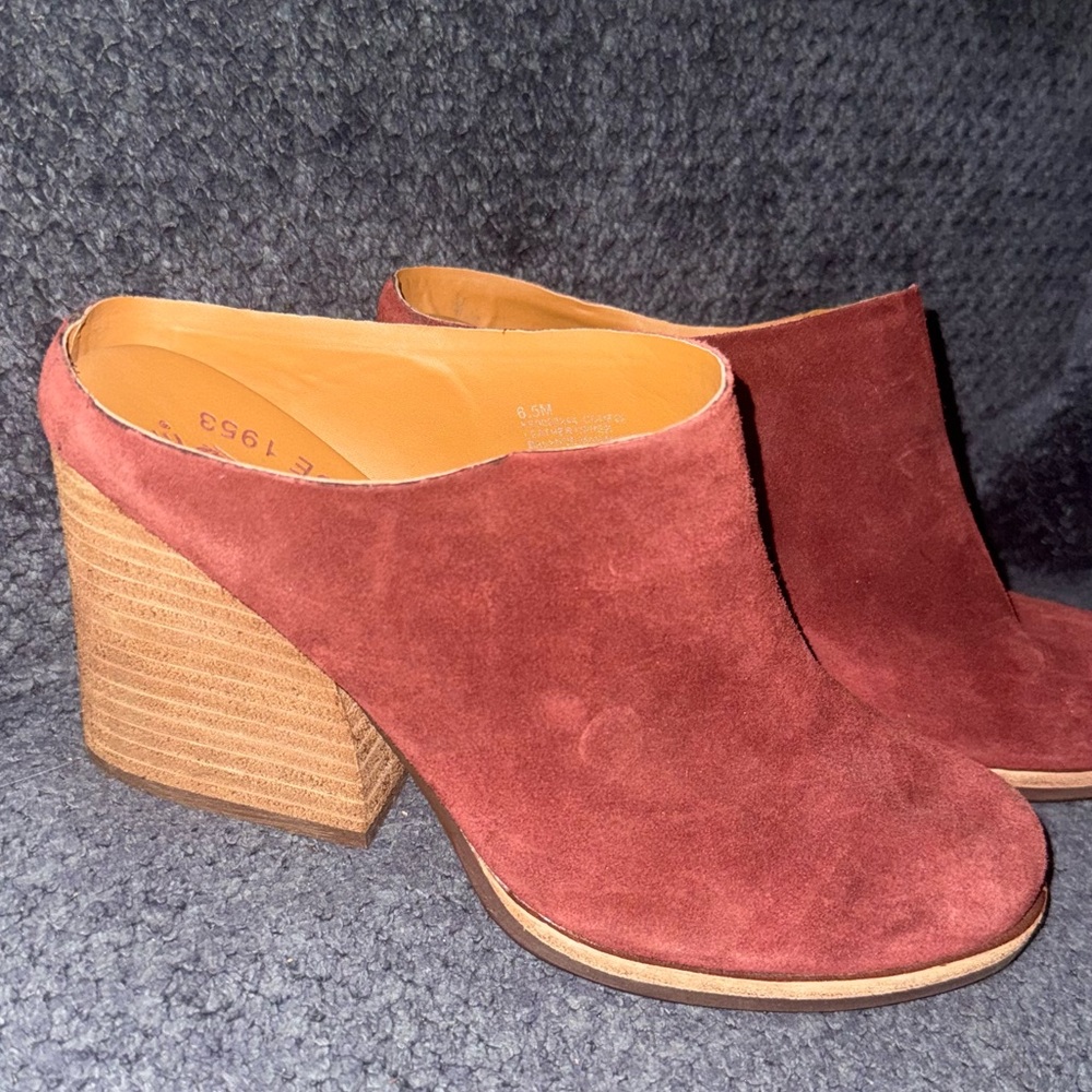 Kork-Ease Challis Suede Block Heel Mules in Burgundy, Size 6.5